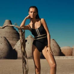 Maillot De Bain Une Pièce Chic Avec Mousses Construction